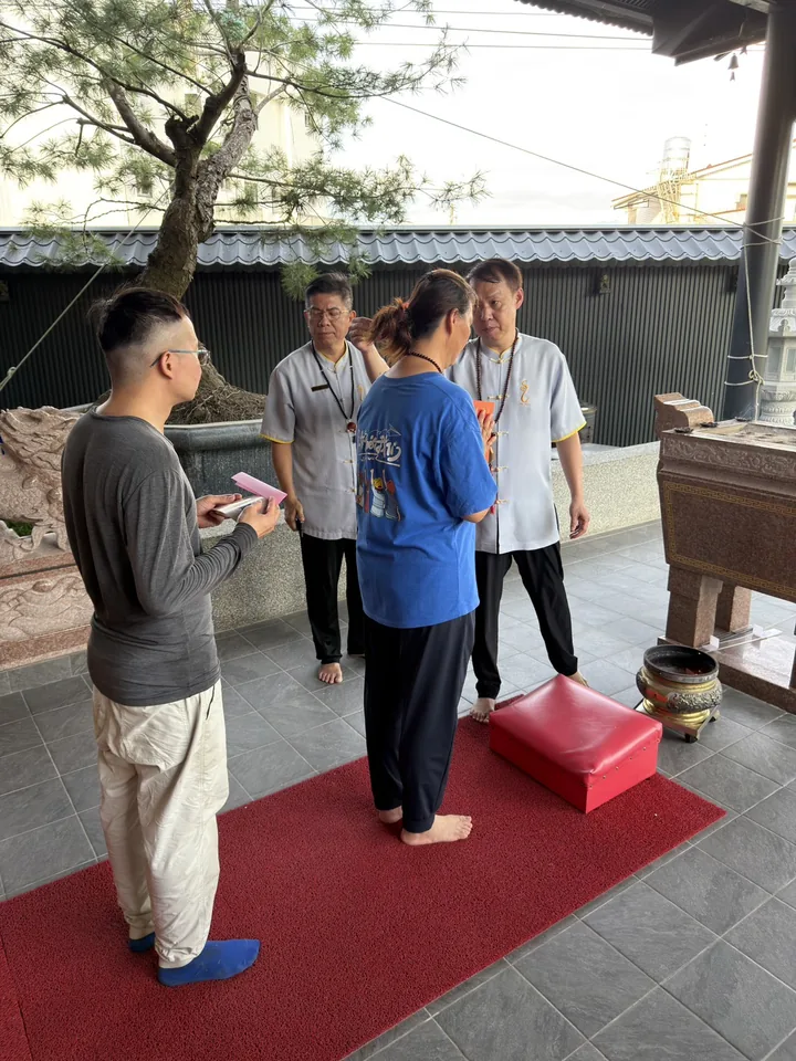 初一、十五世尊為信士加持祈福